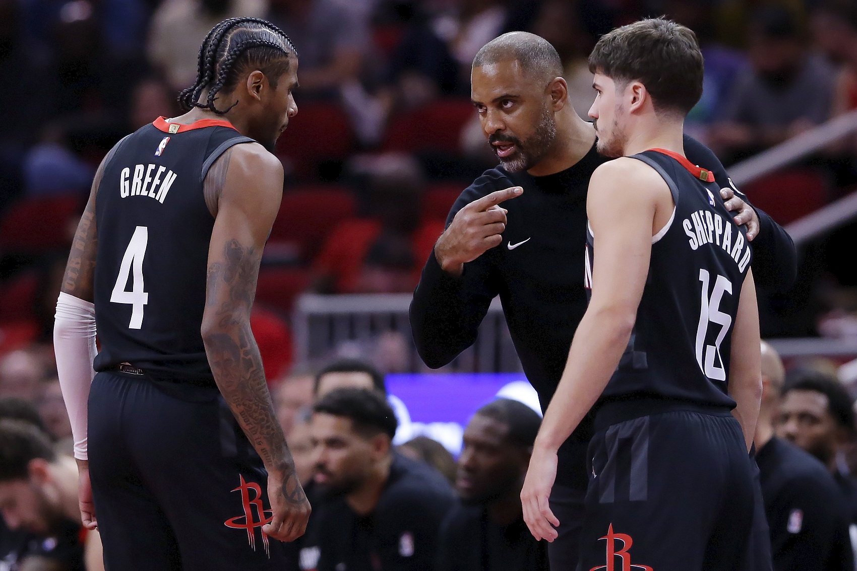 包含休斯敦火箭训练开放日，转会期再遭质疑引欢呼，NBA常规赛在即，训练强度明显提升的词条